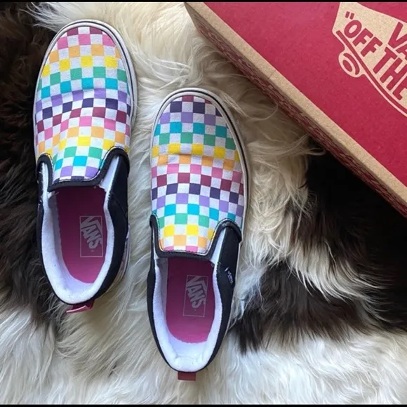 🌈 👟Rainbow checkered slip on vans👟🌈