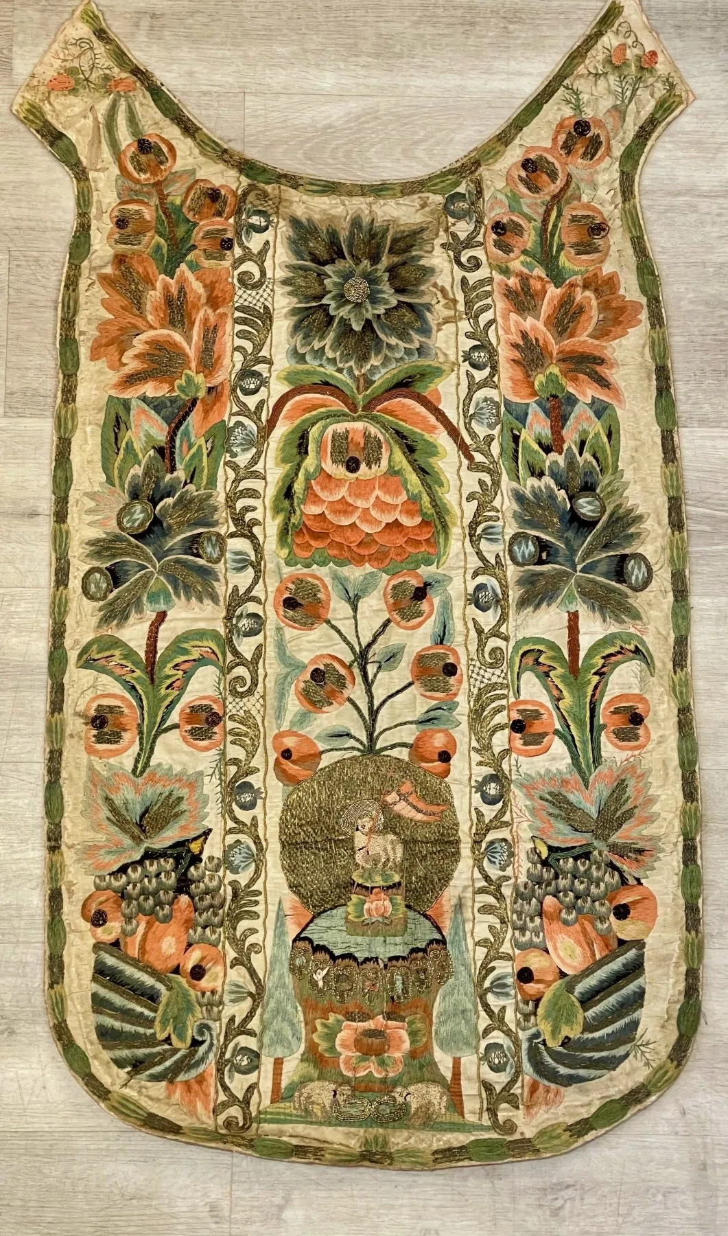18TH CENTURY FRENCH HAND-EMBROIDERED CHASUBLE