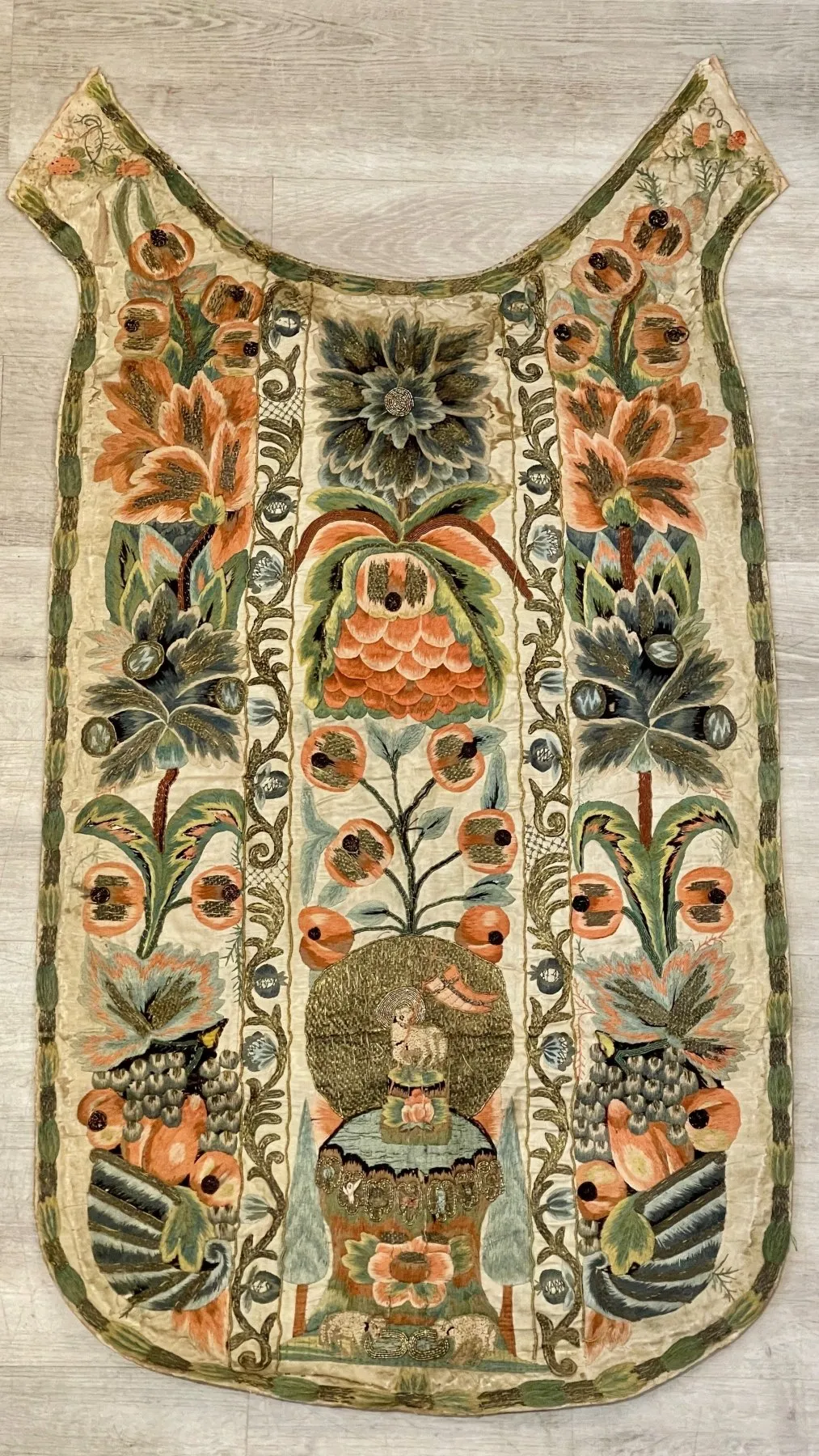 18TH CENTURY FRENCH HAND-EMBROIDERED CHASUBLE