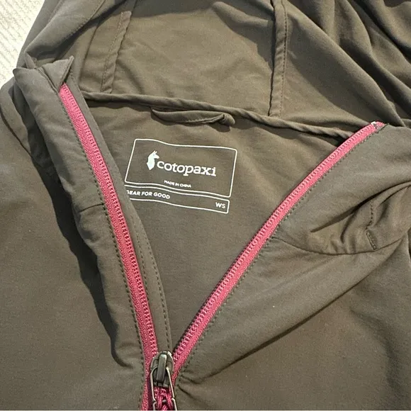 Cotopaxi Viento Travel Jacket - Women's size small lightweight