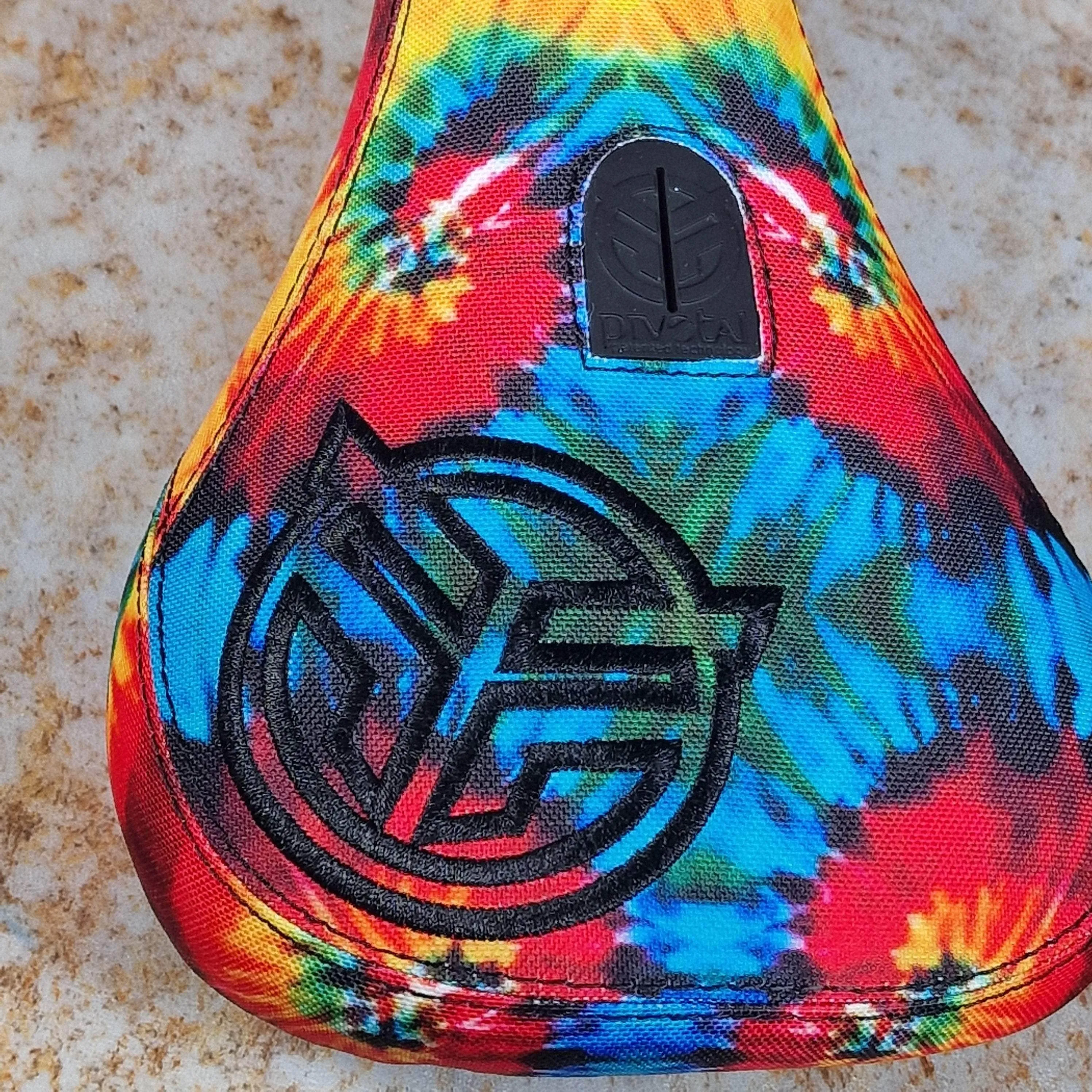 Federal Mid Pivotal Logo Seat Tie Dye with Thicker Black Embroidery
