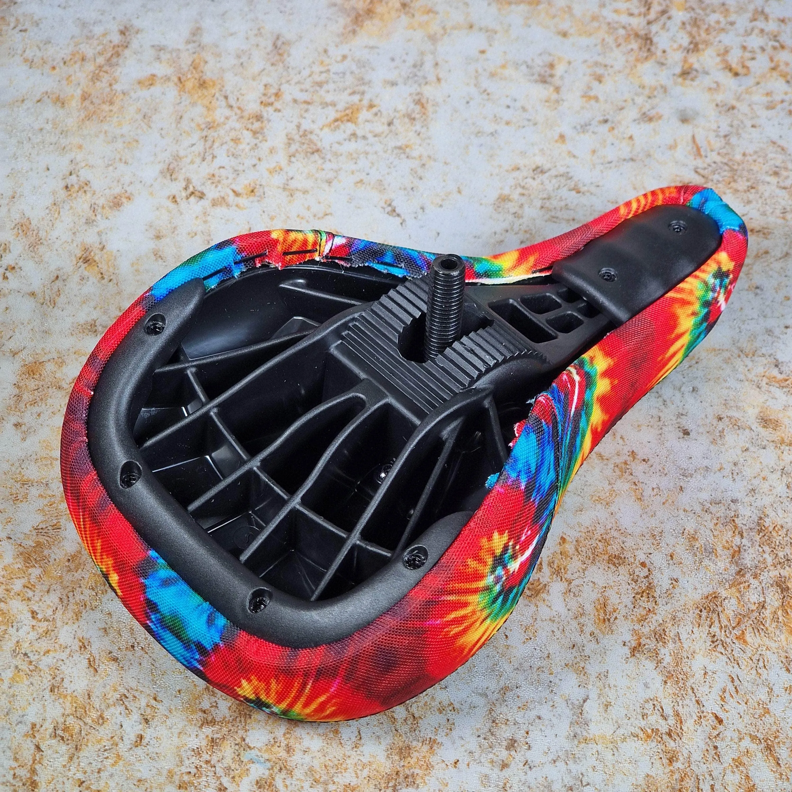 Federal Mid Pivotal Logo Seat Tie Dye with Thicker Black Embroidery