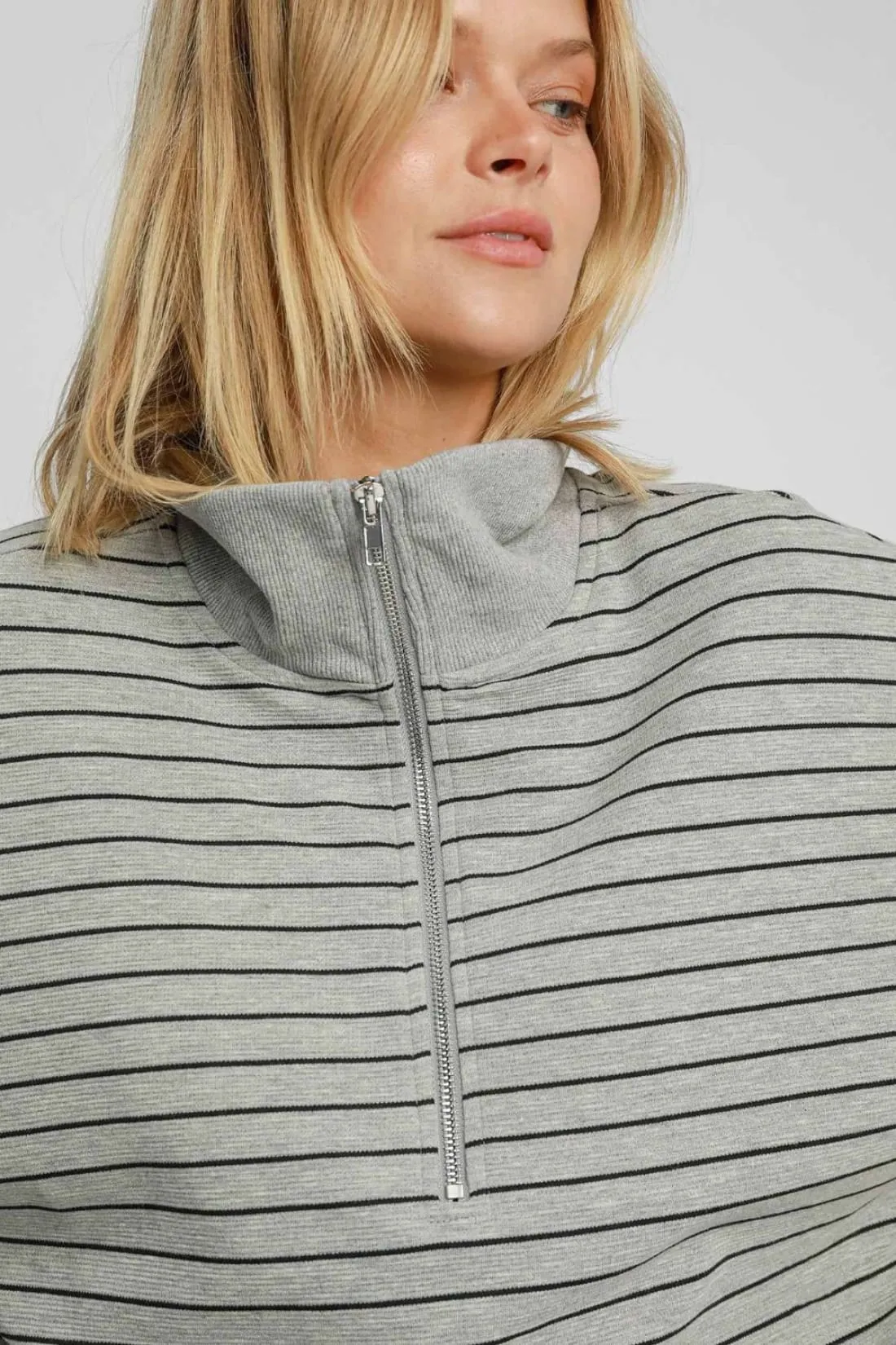 Half Zip Short Sleeve Sweatshirt - Grey