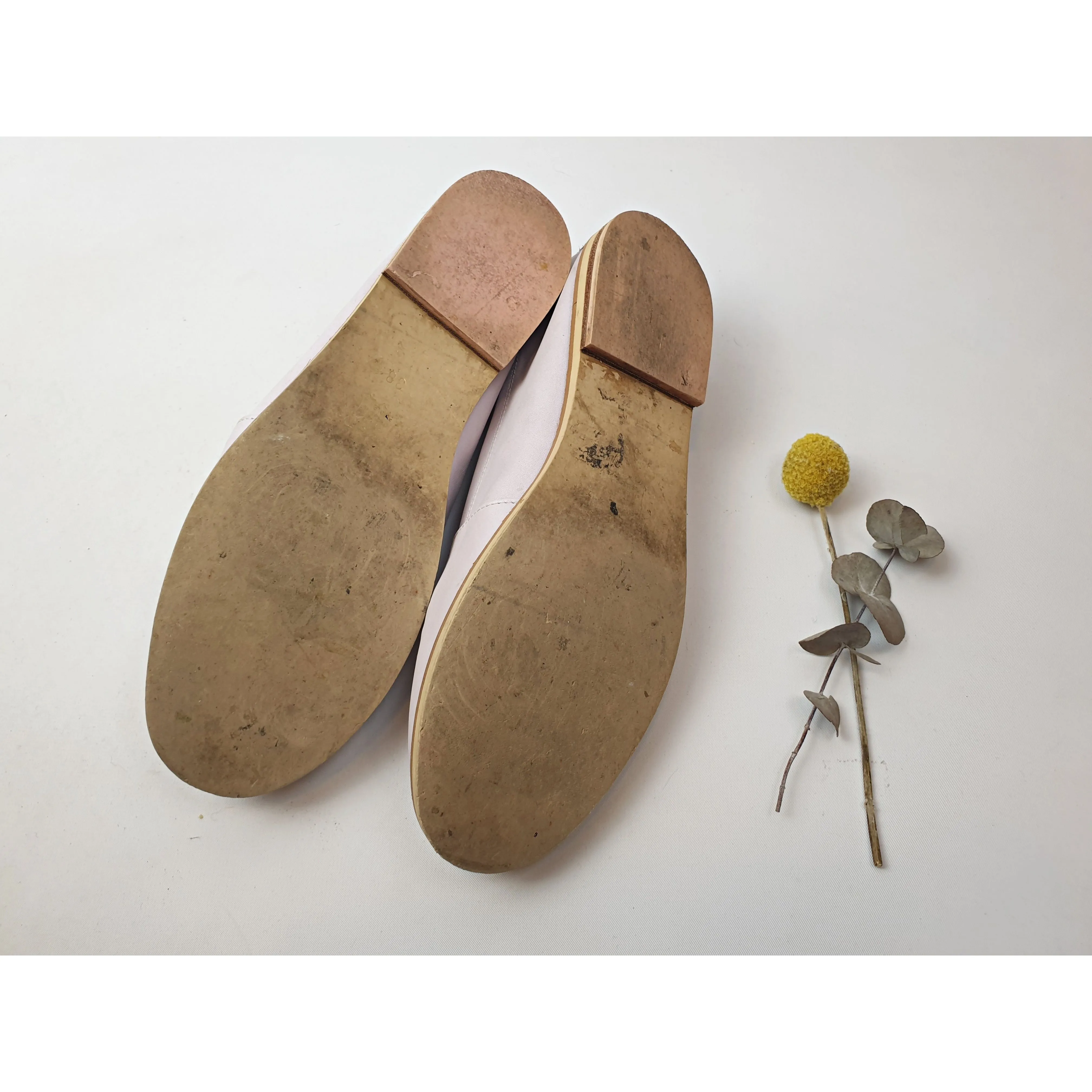 Kuwaii light opalescent pink leather flat slip on shoes size 38