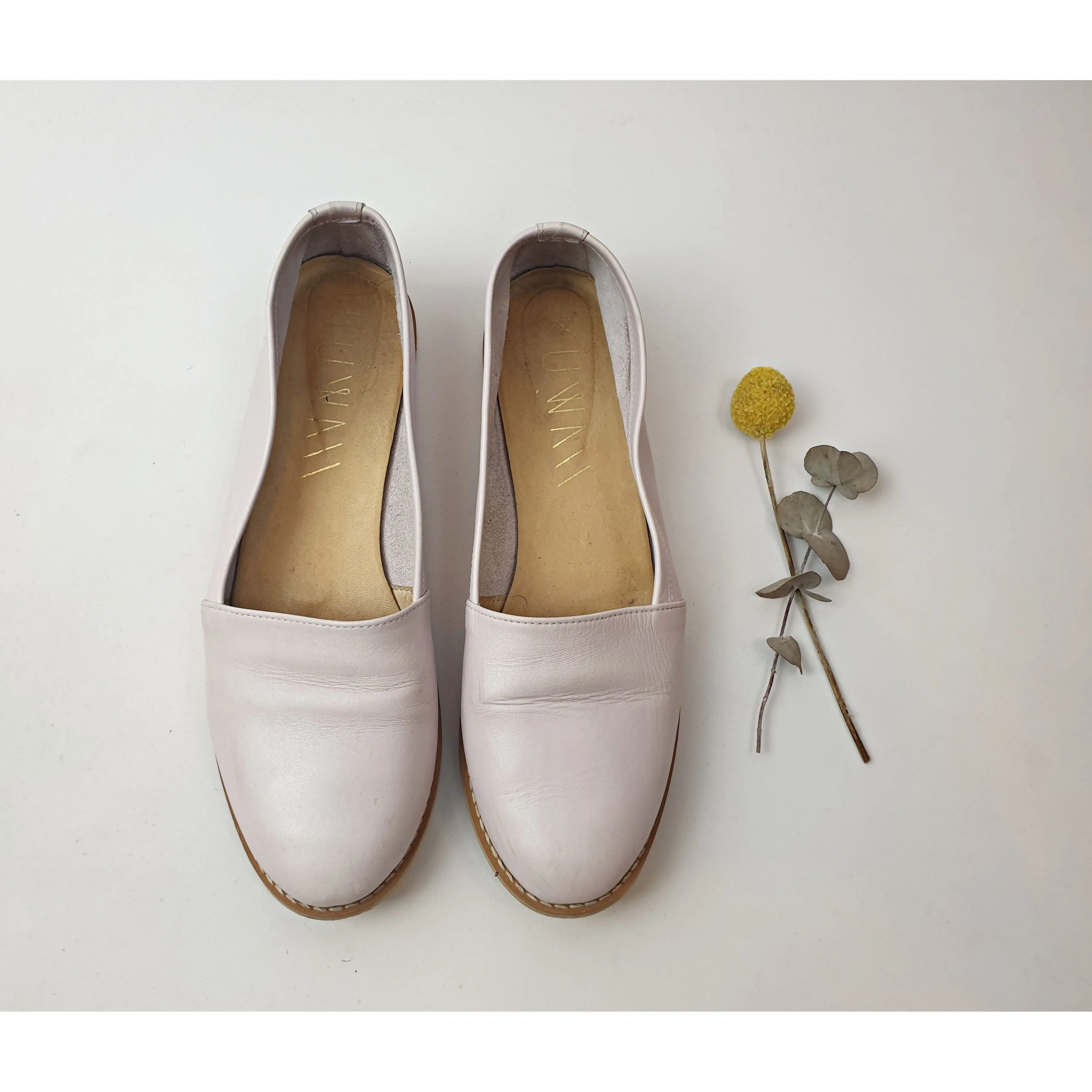 Kuwaii light opalescent pink leather flat slip on shoes size 38