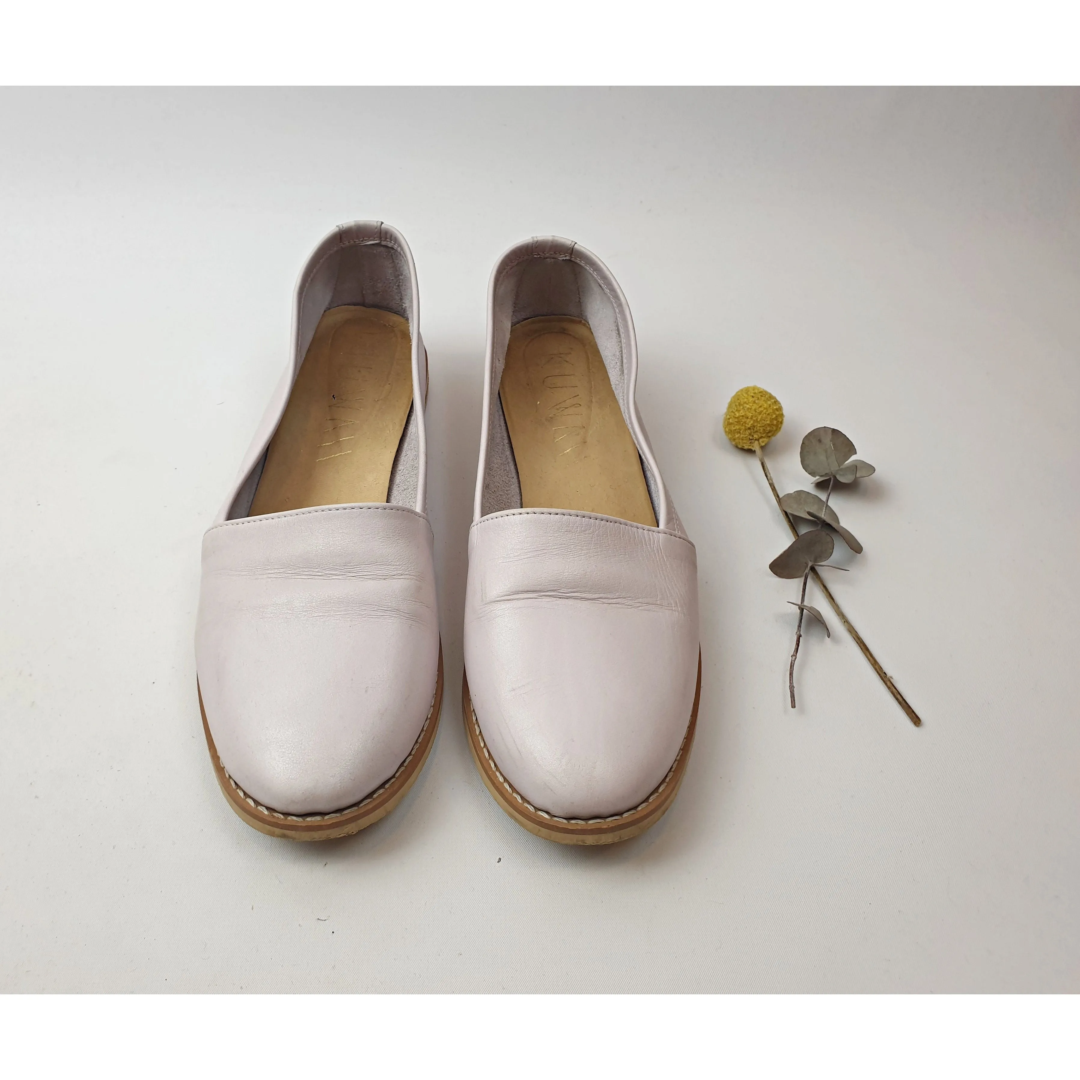 Kuwaii light opalescent pink leather flat slip on shoes size 38