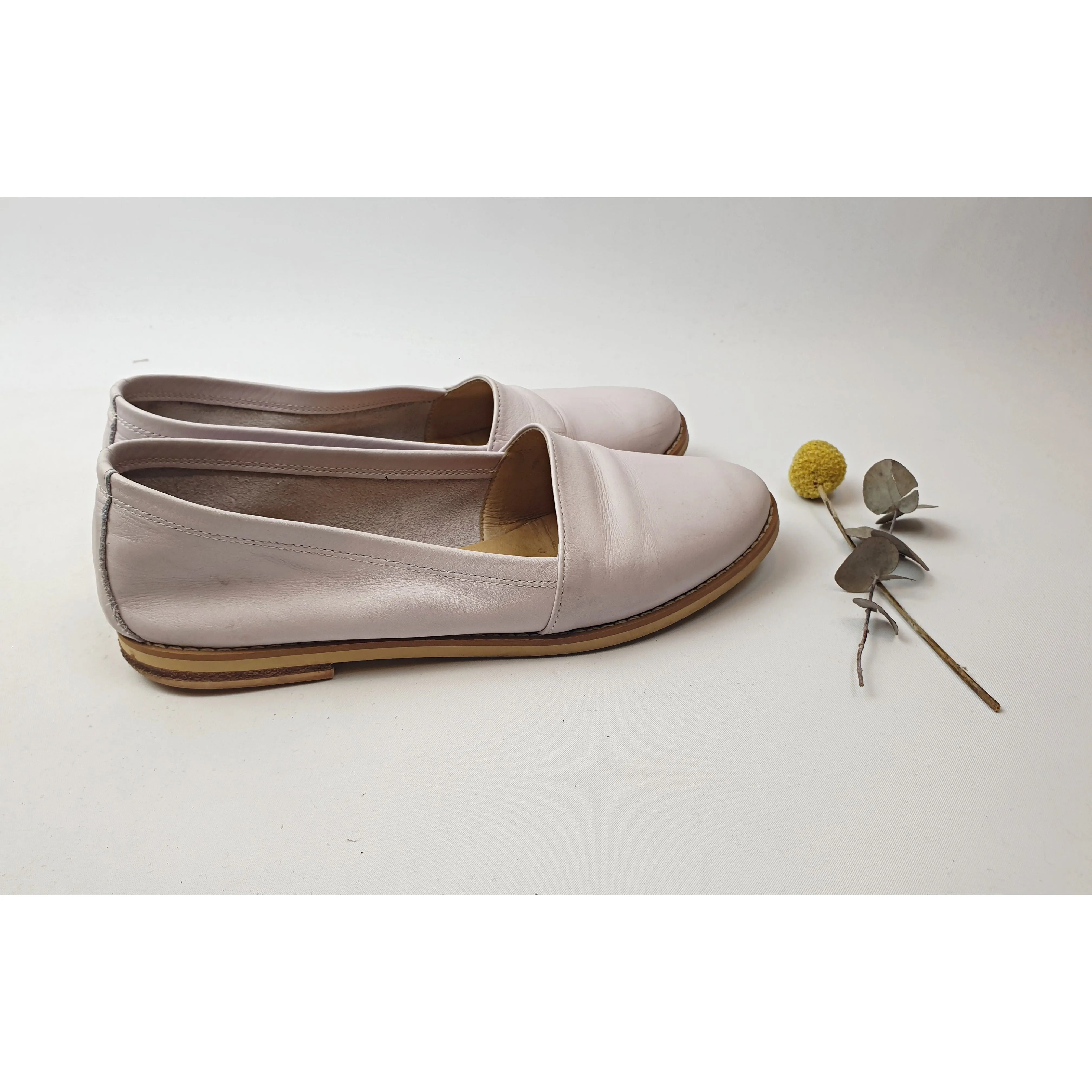 Kuwaii light opalescent pink leather flat slip on shoes size 38