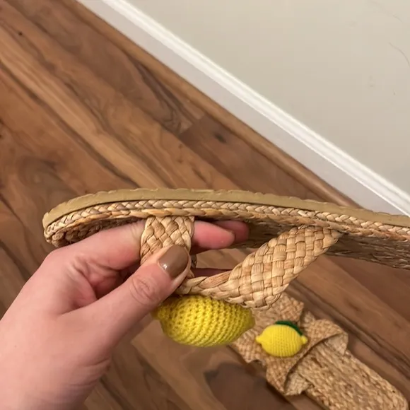 Lightweight Woven Lemon Slides