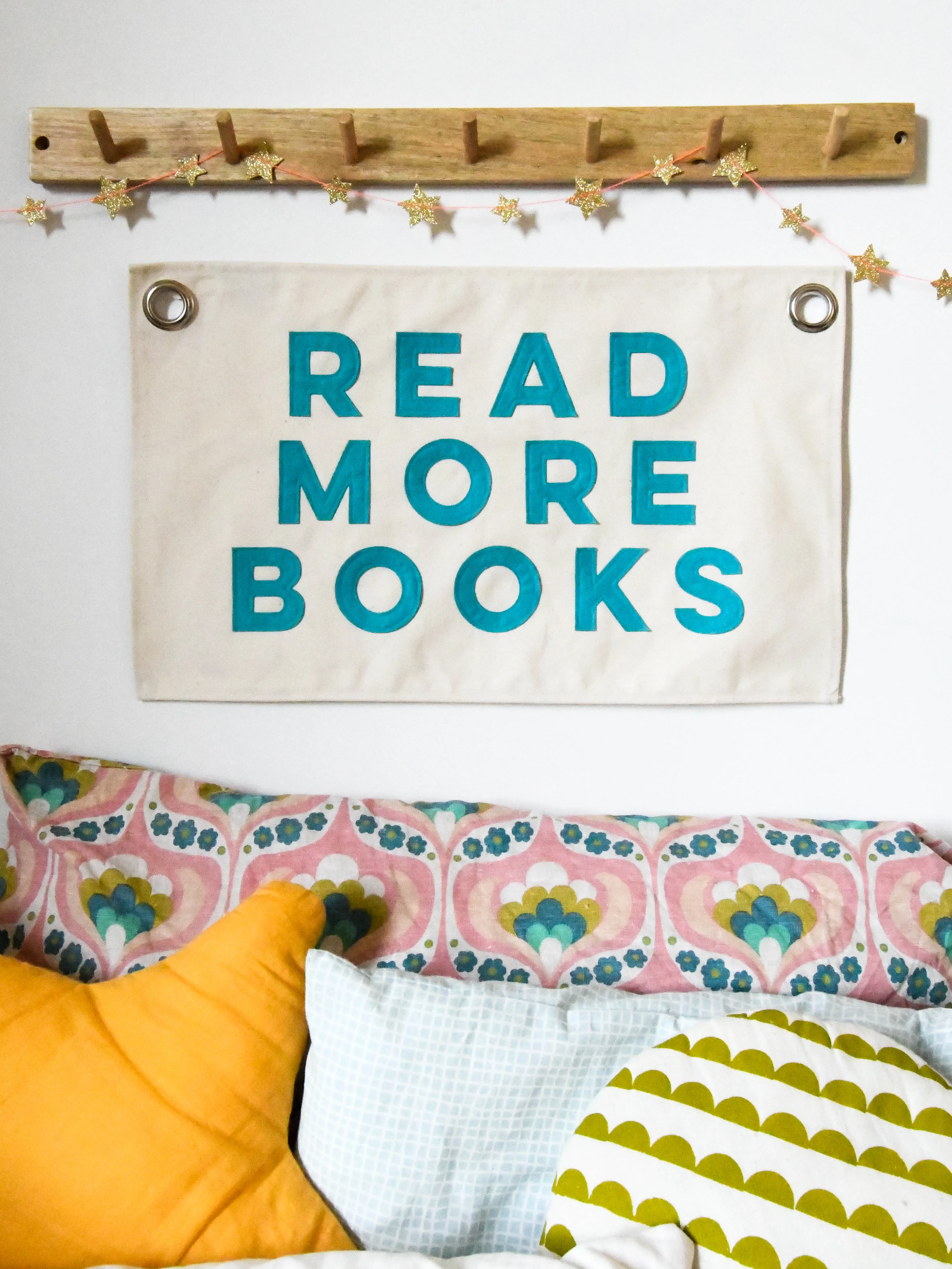 READ MORE BOOKS wall Banner