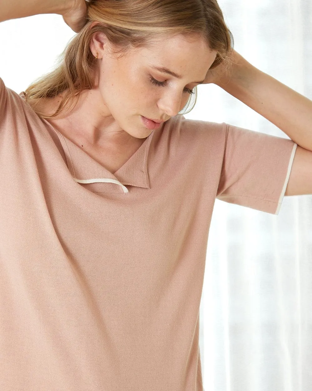 SPLIT NECK TEE