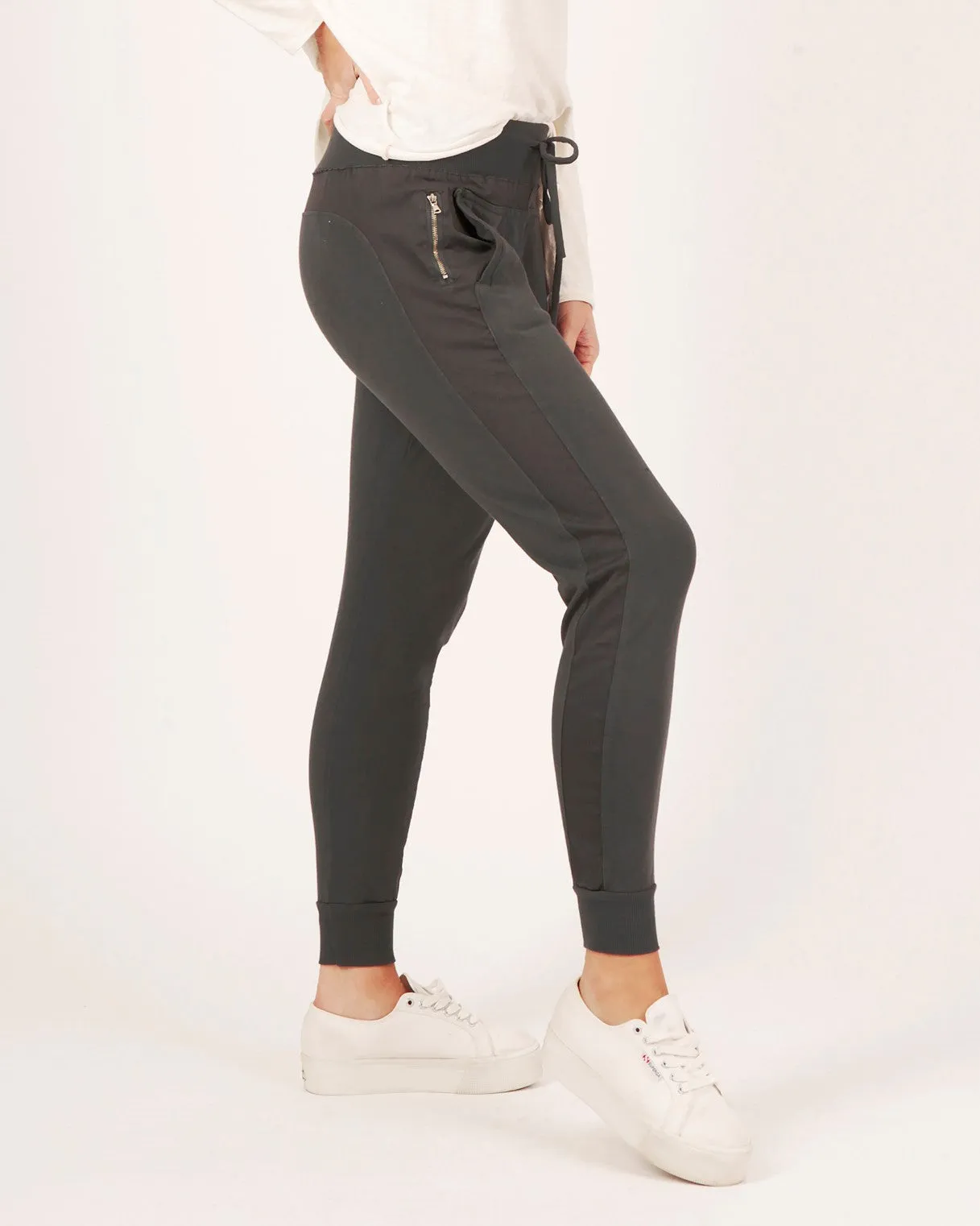 Suzy D Ultimate Jogger - Dark Grey