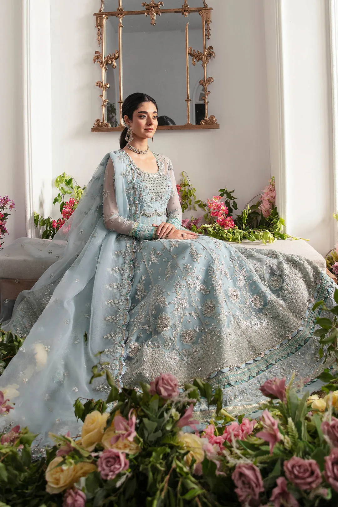 ZAHA | GOSSAMER WINTER '23 | MIRZETA